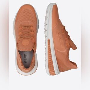 Geox Spherica ACTIF Peach Knit Sneakers | Size 39 (US 9)
